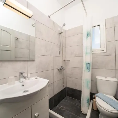 Iris Apartment *