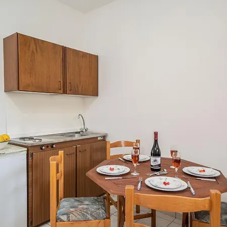 Iris Apartment